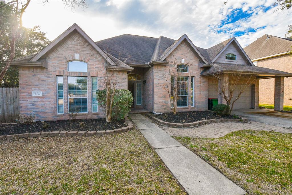Chartrese Ave, Baytown, TX 77521