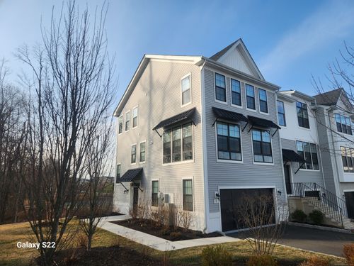 5-5 Brentwood Cir, Danbury, CT, 06810-1518 | Card Image