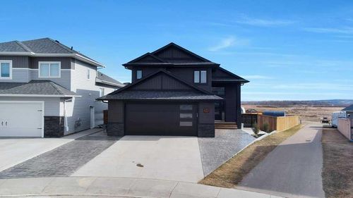 37 Murphy Close, Home with 5 bedrooms, 3 bathrooms and 2 parking in Blackfalds AB | Card Image
