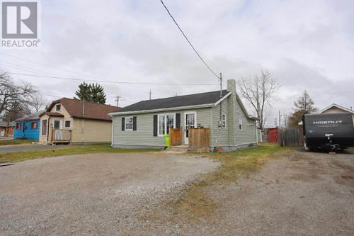 82 Cameron Ave, Sault Ste. Marie, ON, P6B4X2 | Card Image