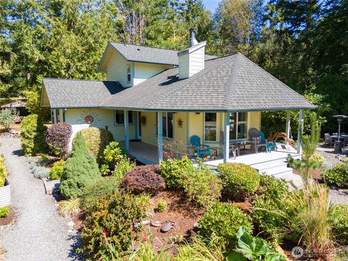 151 Beach Dr, Nordland, WA, 98358-9601 | Card Image