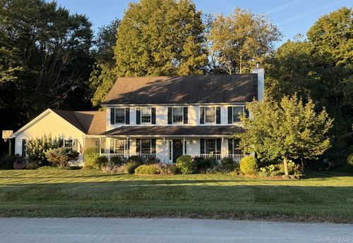 76 Rockledge Dr, Pleasant Valley, NY, 12569-5131 | Card Image