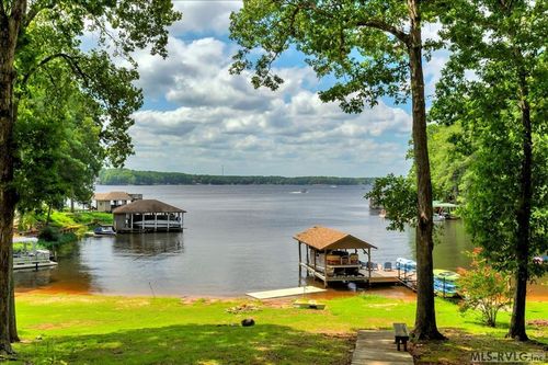 142 Lakeview Rd, Henrico, NC, 27842-9751 | Card Image