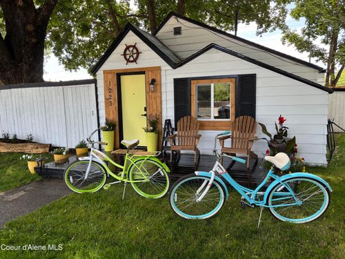 1223 N 1st St, Coeur D Alene, ID, 83814-3202 | Card Image