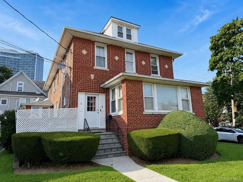 1 Davis Ave, New Rochelle, NY, 10805-2714 | Card Image