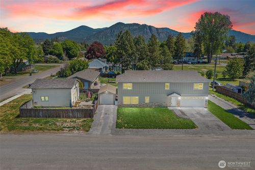 915 W Main / 101 S West St, Chewelah, WA, 99109 | Card Image