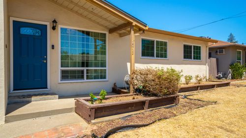 2043 Edwin Way, Sacramento, CA, 95825-0111 | Card Image