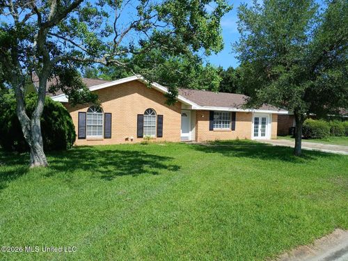 611 Franklin Ave, Gulfport, MS, 39503-3709 | Card Image
