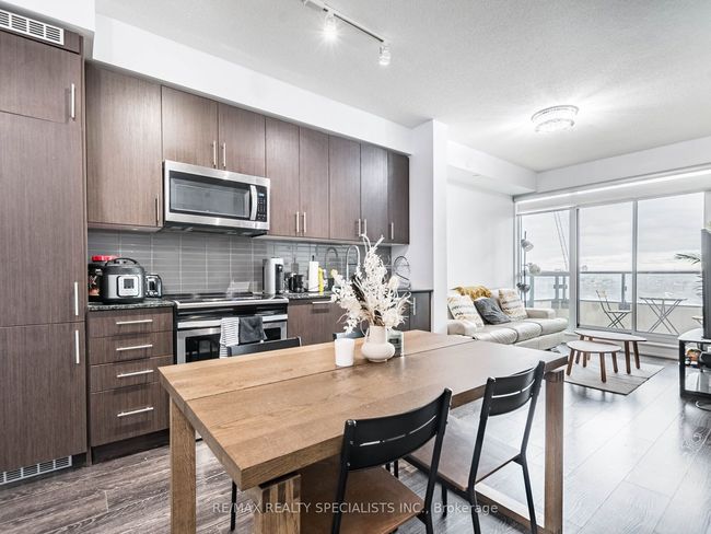 1503 - 4085 Parkside Village Dr, Condo with 2 bedrooms, 1 bathrooms and 1 parking in Mississauga ON | Image 6