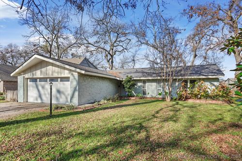 1925 52nd St, Tulsa, OK, 74105-6413 | Card Image