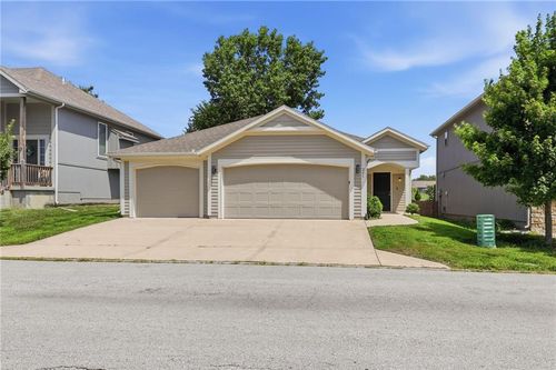 241 Jenny Ln, Raymore, MO, 64083-7825 | Card Image