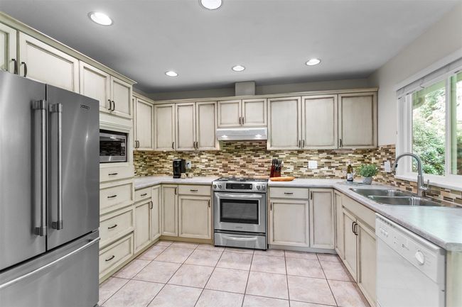 39 - 101 Parkside Dr, Townhouse with 3 bedrooms, 2 bathrooms and 2 parking in Port Moody BC | Image 9