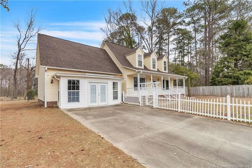 610 W 6th Ave, Raeford, NC, 28376-2148 | Card Image
