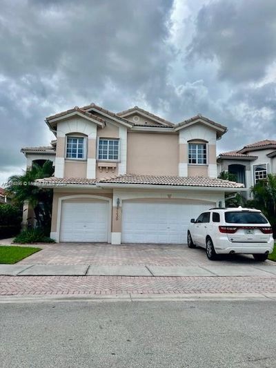 7230 Nw 109th Ct, House other with 5 bedrooms, 3 bathrooms and null parking in Doral FL | Image 2