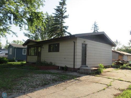 1726 4th Ave Ne, Jamestown, ND, 58401-2429 | Card Image