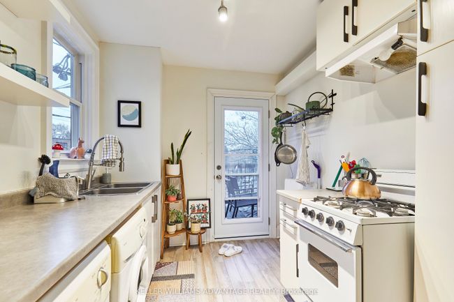 233 Kingston Rd, Home with 3 bedrooms, 3 bathrooms and 2 parking in Toronto ON | Image 22