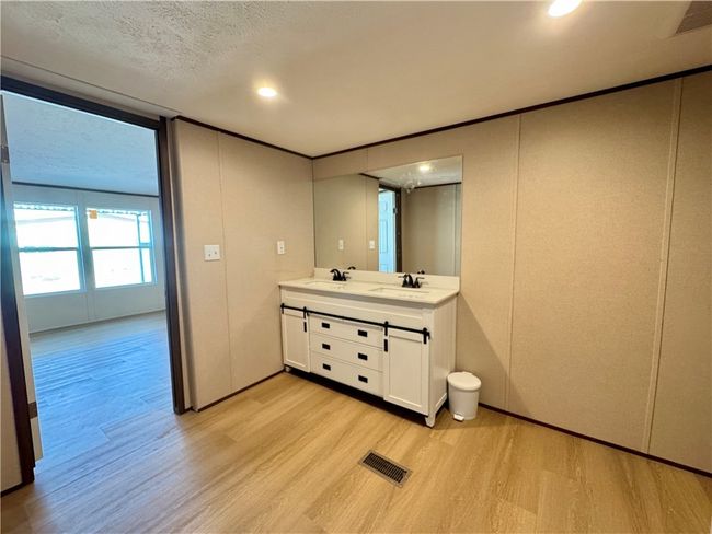 Bathroom | Image 21
