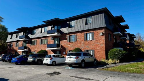 apt-3g-34 Dunbarton Rd, Manchester, NH, 03102-6515 | Card Image