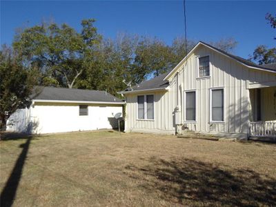 501 N North Center Street, House other with 2 bedrooms, 2 bathrooms and null parking in Weimar TX | Image 2