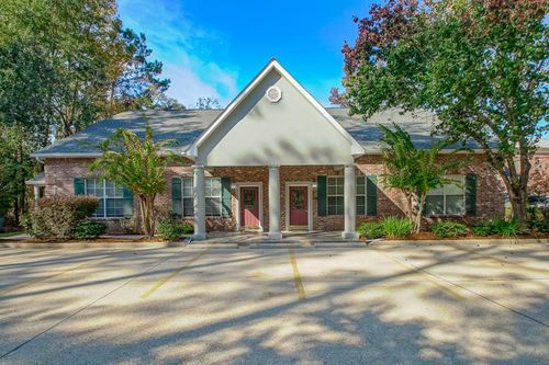1330 Park Dr, Mandeville, LA, 70471-3281 | Card Image