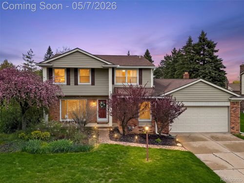 2578 Powderhorn Ridge Rd, Rochester Hills, MI, 48309-1335 | Card Image