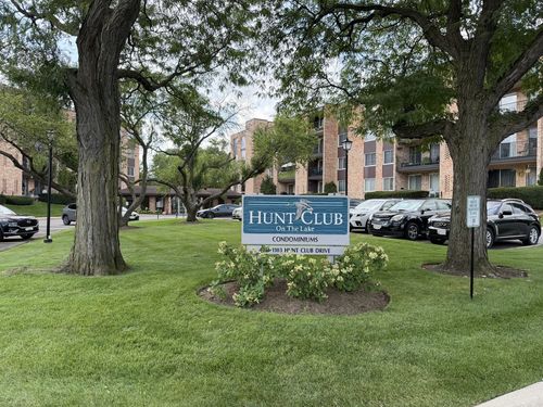 214-1101 S Hunt Club Dr, Mount Prospect, IL, 60056-4261 | Card Image