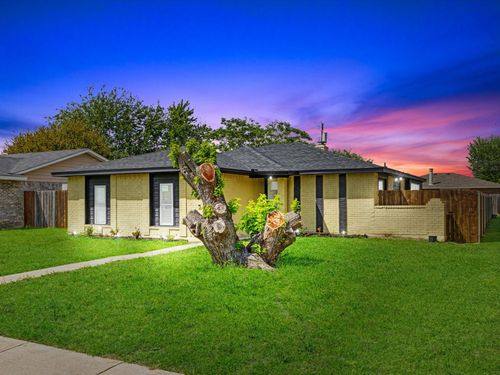 825 Cherry Hills Dr, Lancaster, TX, 75134-2019 | Card Image