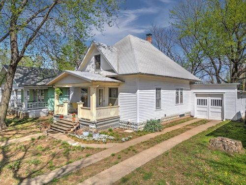 1012 Stewart St, Winfield, KS, 67156-3546 | Card Image