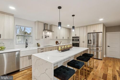 923 Hunt Dr, YARDLEY, PA, 19067-4243 | Card Image