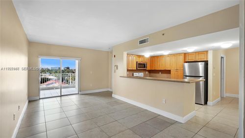 apt-505-120 Douglas Rd, Coral Gables, FL, 33134-1822 | Card Image