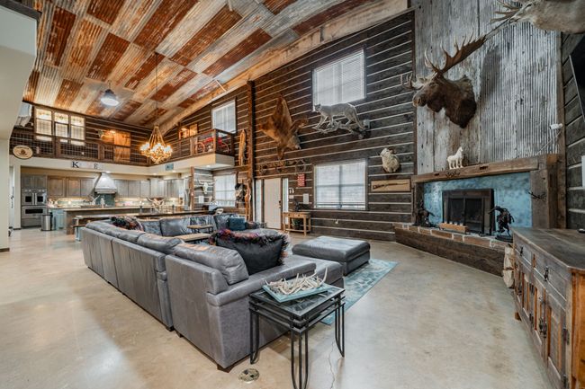 1990 Jim Harry Loop, Home with 5 bedrooms, 6 bathrooms and null parking in Sunset TX | Image 13
