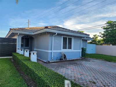 14692 Sw 170th St, House other with 3 bedrooms, 2 bathrooms and null parking in Miami FL | Image 2