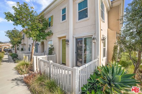 981 W Clover Ave, Rialto, CA, 92376-4868 | Card Image