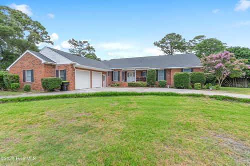 9 Quail Hollow Dr, Oak Island, NC, 28465-8308 | Card Image