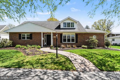 244 Cedar Ave, HERSHEY, PA, 17033-1516 | Card Image