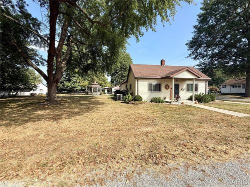 301 W 3rd North St, Mount Olive, IL, 62069-1218 | Card Image