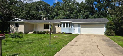 1766 Oak Dr, Charles City, IA, 50616-9133 | Card Image