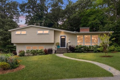 10 Guzeika Rd, North Kingstown, RI, 02852-6251 | Card Image