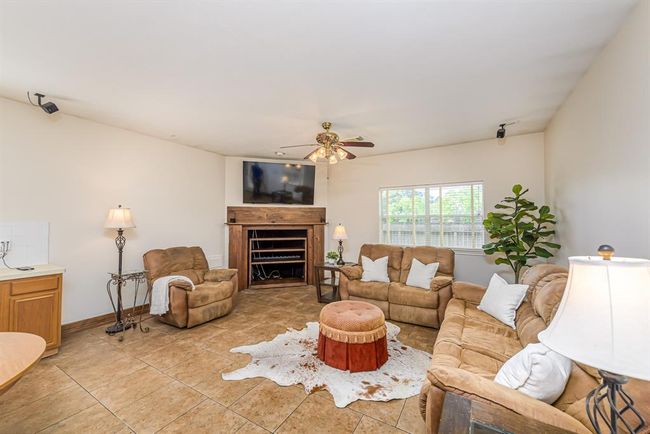 Large family room for gtherings | Image 25