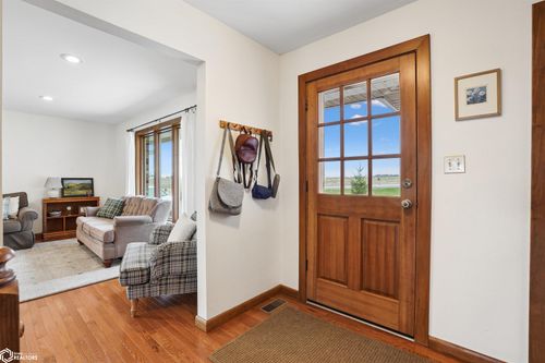 3798 60th St, Grinnell, IA, 50112-8002 | Card Image