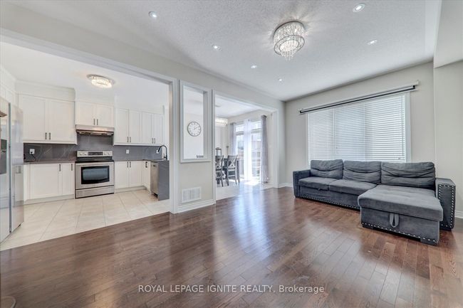 102 Garrardview St, House other with 4 bedrooms, 4 bathrooms and 2 parking in Ajax ON | Image 9
