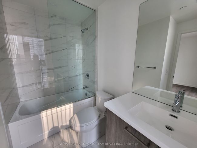 1612 - 28 Interchange Way, Condo with 2 bedrooms, 2 bathrooms and null parking in Concord ON | Image 9