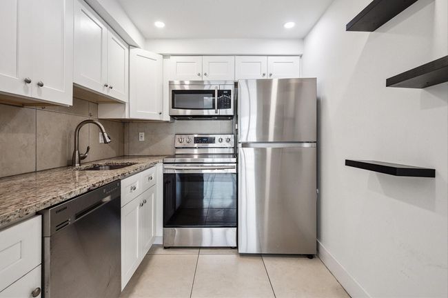 APT-1011 - 710 N Ocean Blvd, Condo with 1 bedrooms, 1 bathrooms and null parking in Pompano Beach FL | Image 4