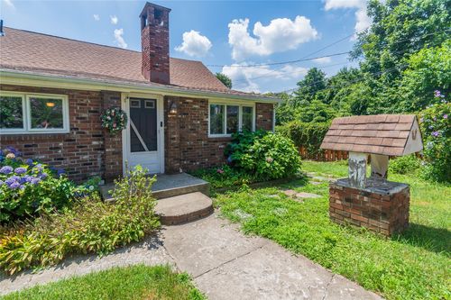 15 Perry St, Lake Peekskill, NY, 10537-1605 | Card Image