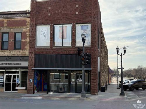100 S Mill St, Beloit, KS, 67420-3237 | Card Image