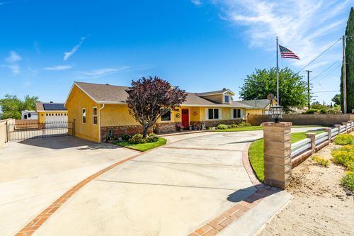 5215 Columbia Way, Quartz Hill, CA, 93536-3014 | Card Image
