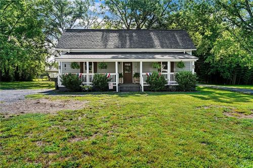 28 School St Ne, White, GA, 30184-2440 | Card Image