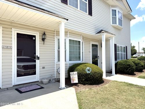 i6-3820 E Vancroft Cir, Winterville, NC, 28590-5876 | Card Image