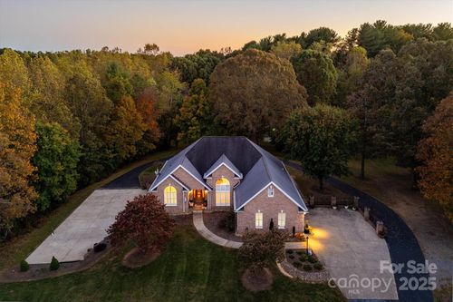 5591 Quail Creek Dr, Granite Falls, NC, 28630-9538 | Card Image