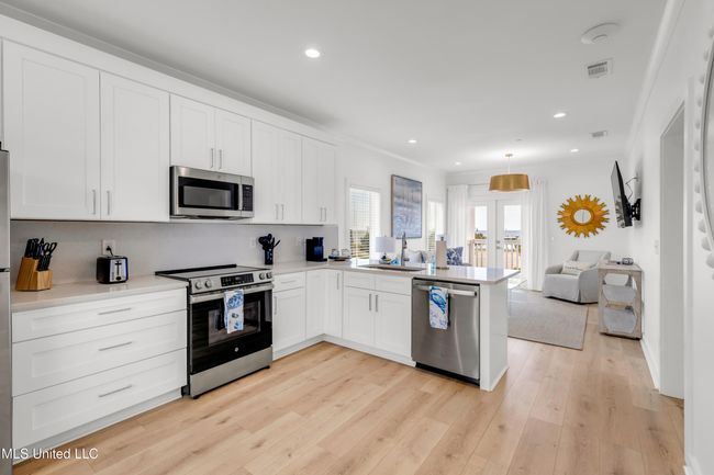 240EBeachBlvd-27 | Image 15